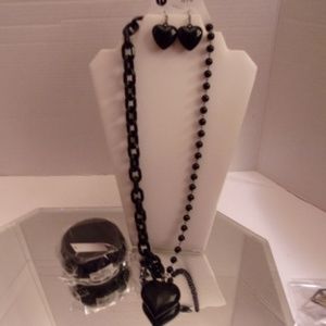 NWTS RETAIL $37 VALENTINE LOT BEAUTIFUL HEART NECK